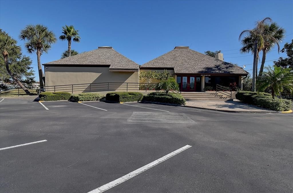 For Sale: $439,000 (3 beds, 3 baths, 1700 Square Feet)