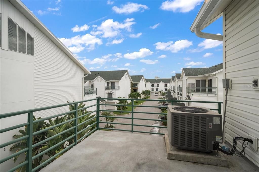 For Sale: $439,000 (3 beds, 3 baths, 1700 Square Feet)