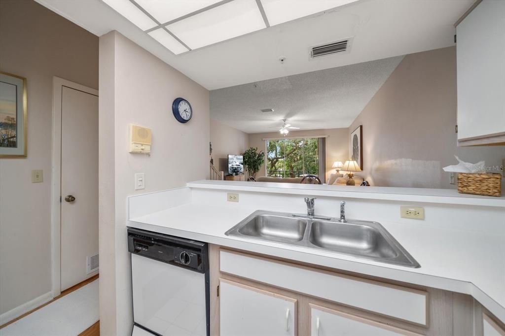 For Sale: $439,000 (3 beds, 3 baths, 1700 Square Feet)