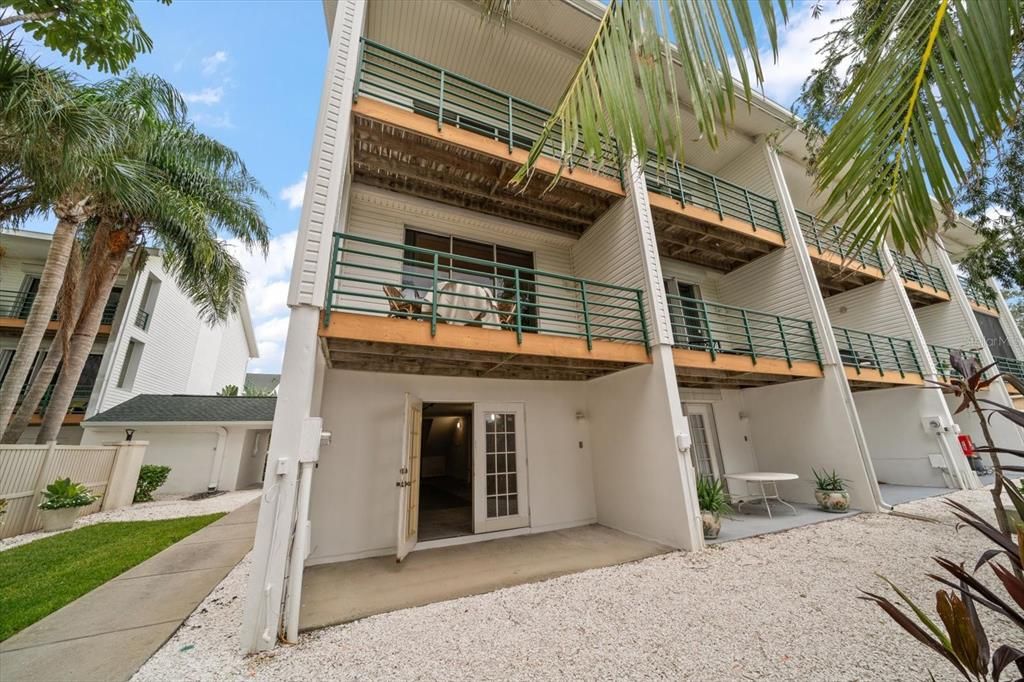 For Sale: $439,000 (3 beds, 3 baths, 1700 Square Feet)