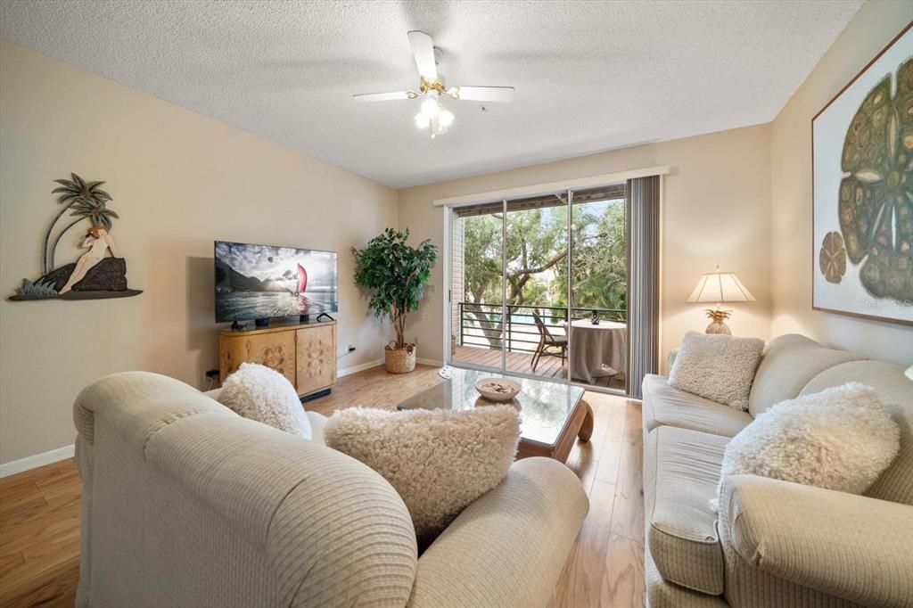 For Sale: $439,000 (3 beds, 3 baths, 1700 Square Feet)