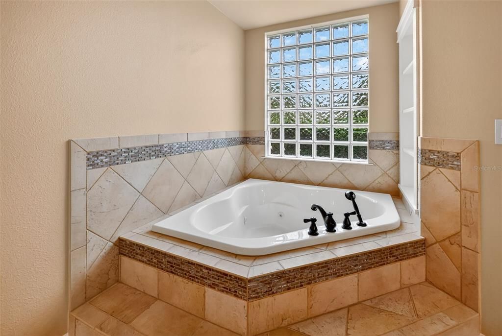 En Venta: $1,150,000 (3 camas, 3 baños, 2964 Pies cuadrados)