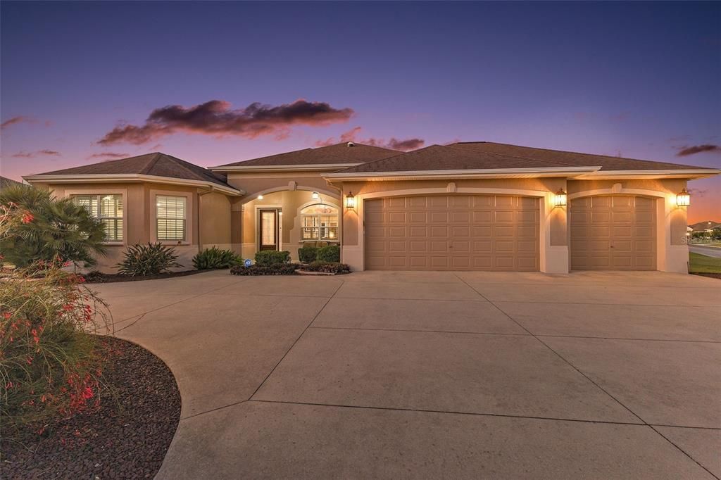 En Venta: $1,150,000 (3 camas, 3 baños, 2964 Pies cuadrados)