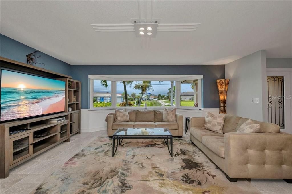 For Sale: $622,000 (3 beds, 2 baths, 2090 Square Feet)