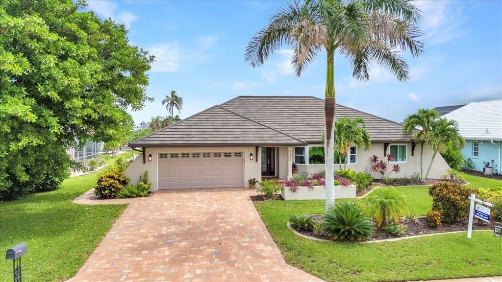 For Sale: $622,000 (3 beds, 2 baths, 2090 Square Feet)