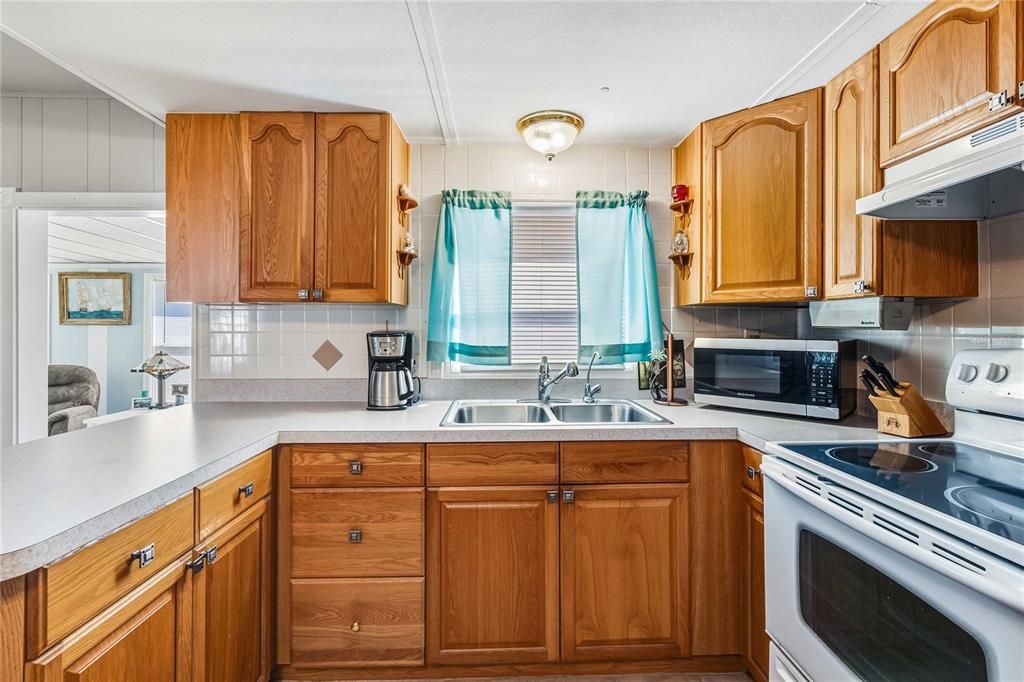 Active With Contract: $99,500 (2 beds, 1 baths, 1028 Square Feet)