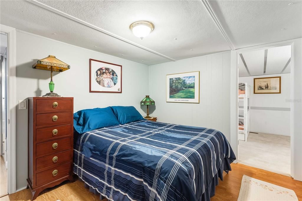 Active With Contract: $99,500 (2 beds, 1 baths, 1028 Square Feet)