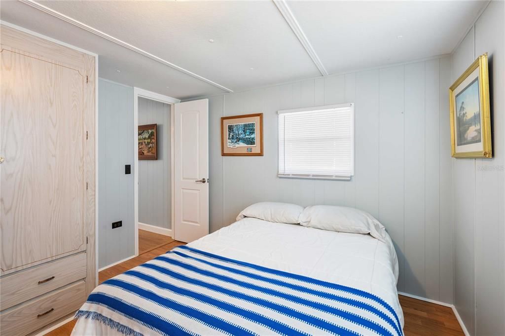 Active With Contract: $99,500 (2 beds, 1 baths, 1028 Square Feet)