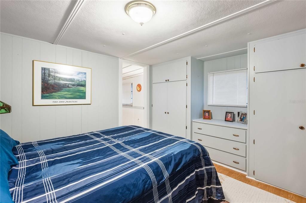 Active With Contract: $99,500 (2 beds, 1 baths, 1028 Square Feet)