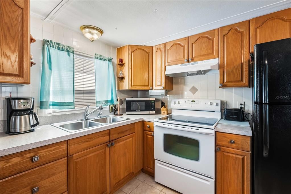 Active With Contract: $99,500 (2 beds, 1 baths, 1028 Square Feet)