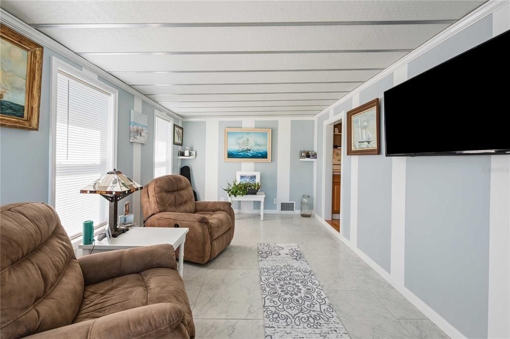 Active With Contract: $99,500 (2 beds, 1 baths, 1028 Square Feet)