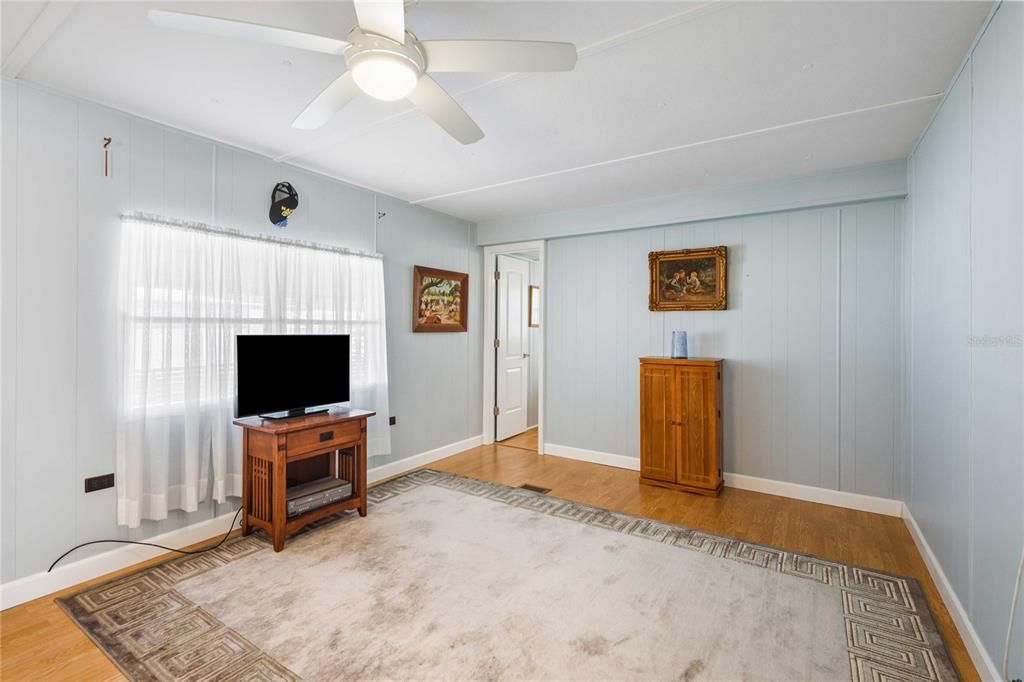 Active With Contract: $99,500 (2 beds, 1 baths, 1028 Square Feet)