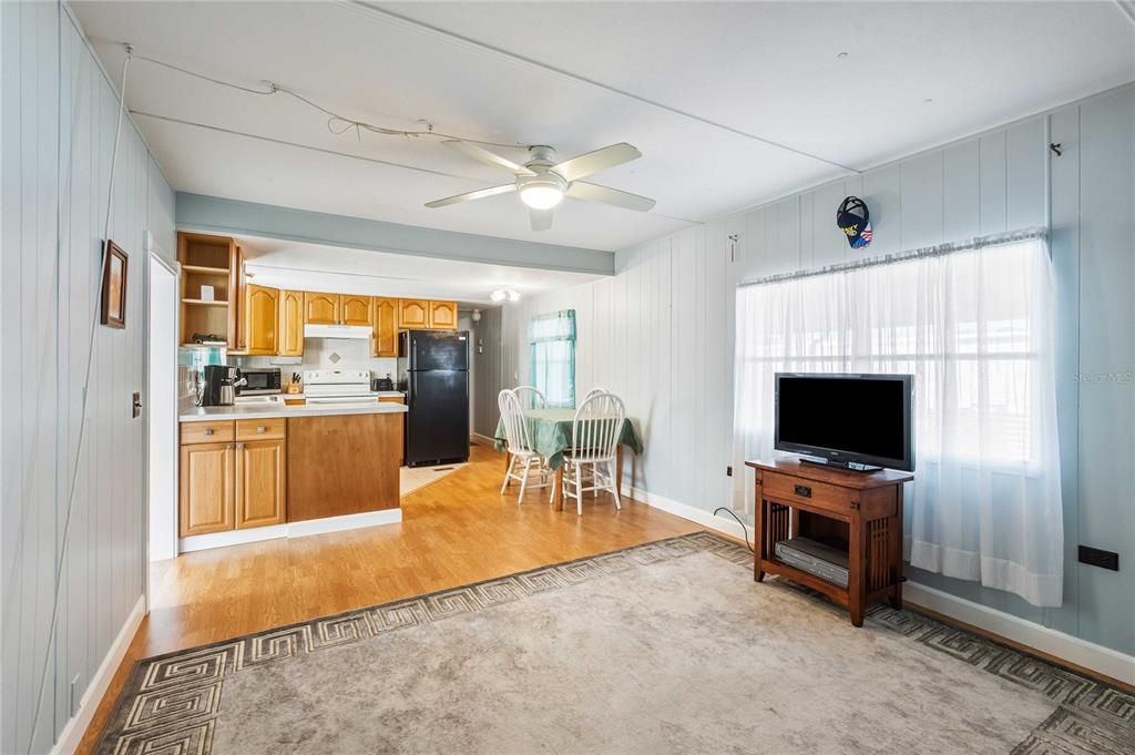 Active With Contract: $99,500 (2 beds, 1 baths, 1028 Square Feet)