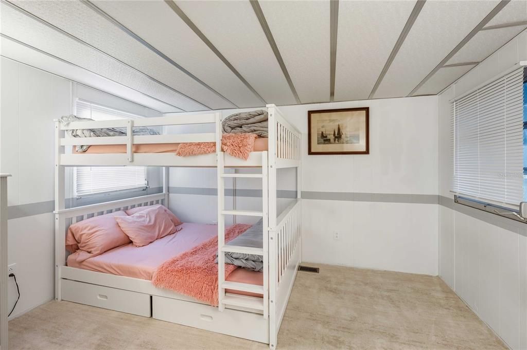 Active With Contract: $99,500 (2 beds, 1 baths, 1028 Square Feet)