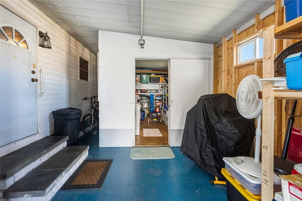 Active With Contract: $99,500 (2 beds, 1 baths, 1028 Square Feet)