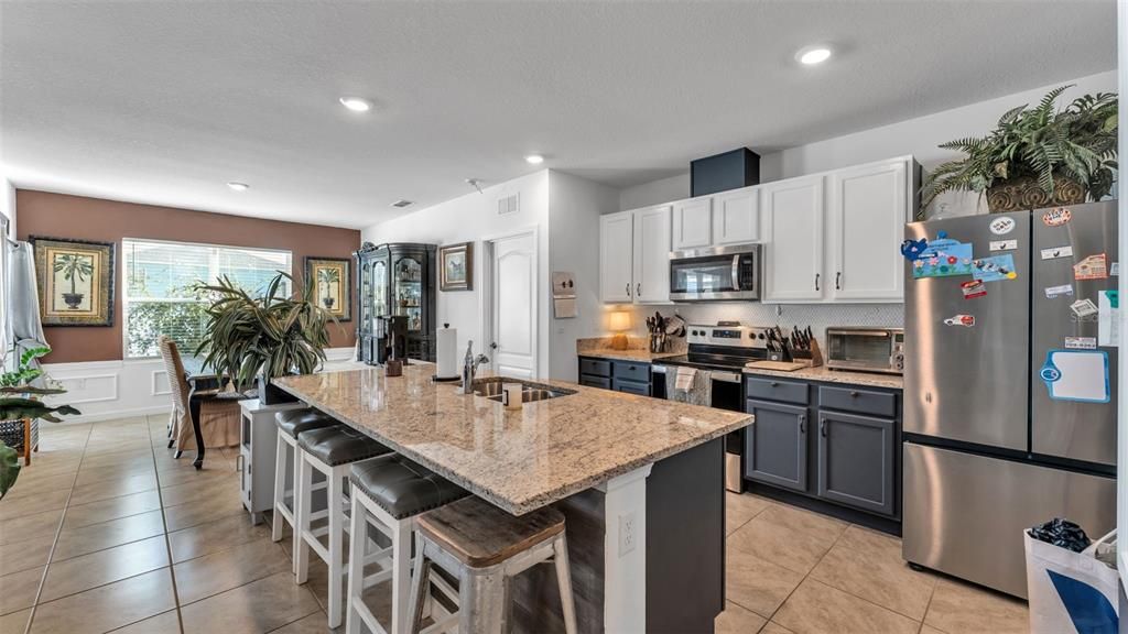 合同活跃: $297,000 (3 贝兹, 2 浴室, 1671 平方英尺)