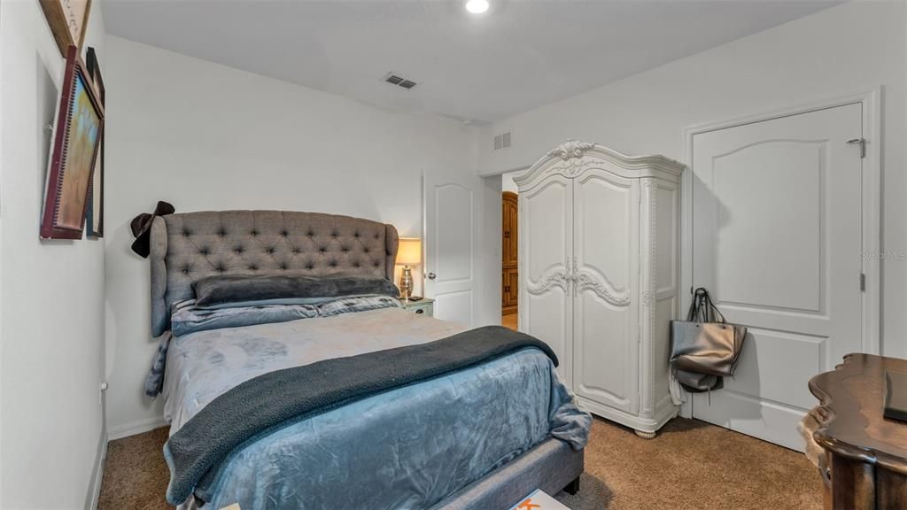 合同活跃: $297,000 (3 贝兹, 2 浴室, 1671 平方英尺)