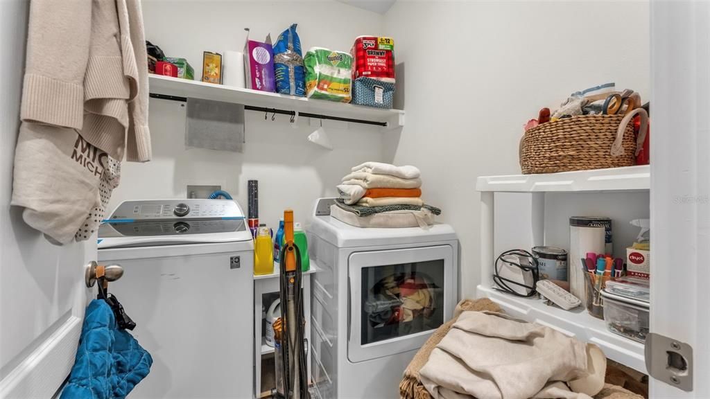 合同活跃: $297,000 (3 贝兹, 2 浴室, 1671 平方英尺)