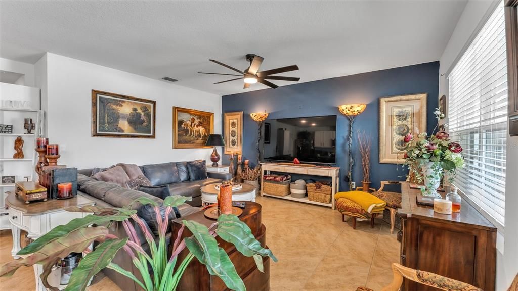 合同活跃: $297,000 (3 贝兹, 2 浴室, 1671 平方英尺)