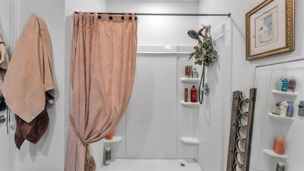 合同活跃: $297,000 (3 贝兹, 2 浴室, 1671 平方英尺)