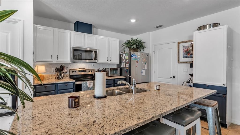 合同活跃: $297,000 (3 贝兹, 2 浴室, 1671 平方英尺)