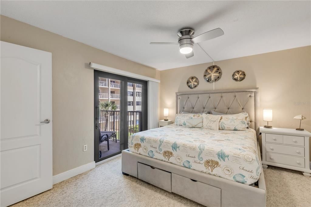 En Venta: $439,000 (2 camas, 2 baños, 944 Pies cuadrados)