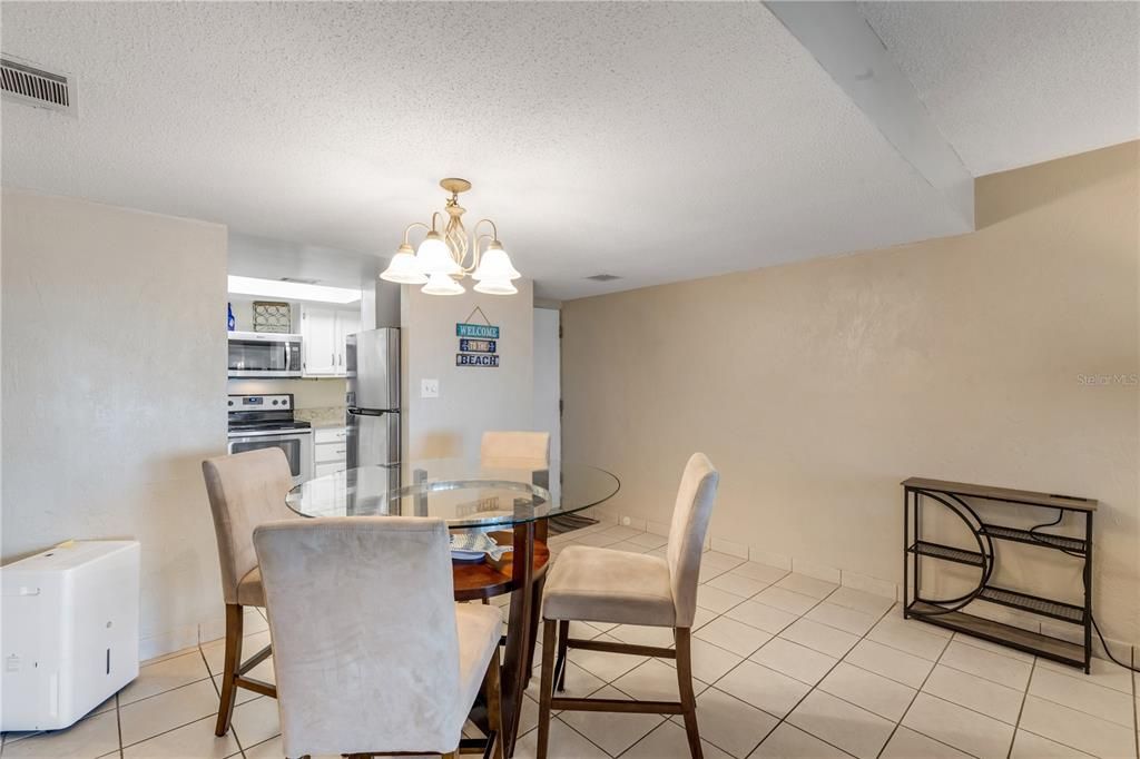 En Venta: $439,000 (2 camas, 2 baños, 944 Pies cuadrados)