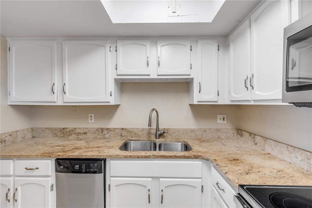 En Venta: $439,000 (2 camas, 2 baños, 944 Pies cuadrados)