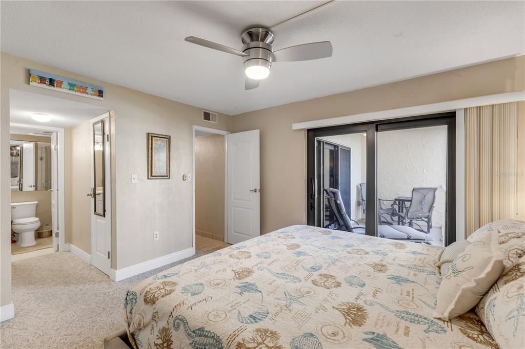 En Venta: $439,000 (2 camas, 2 baños, 944 Pies cuadrados)