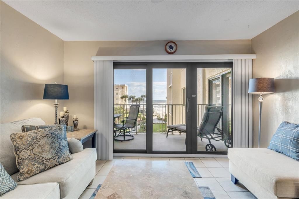 En Venta: $439,000 (2 camas, 2 baños, 944 Pies cuadrados)