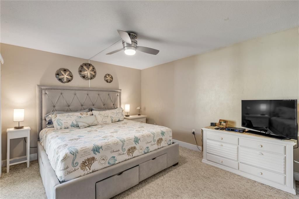 En Venta: $439,000 (2 camas, 2 baños, 944 Pies cuadrados)