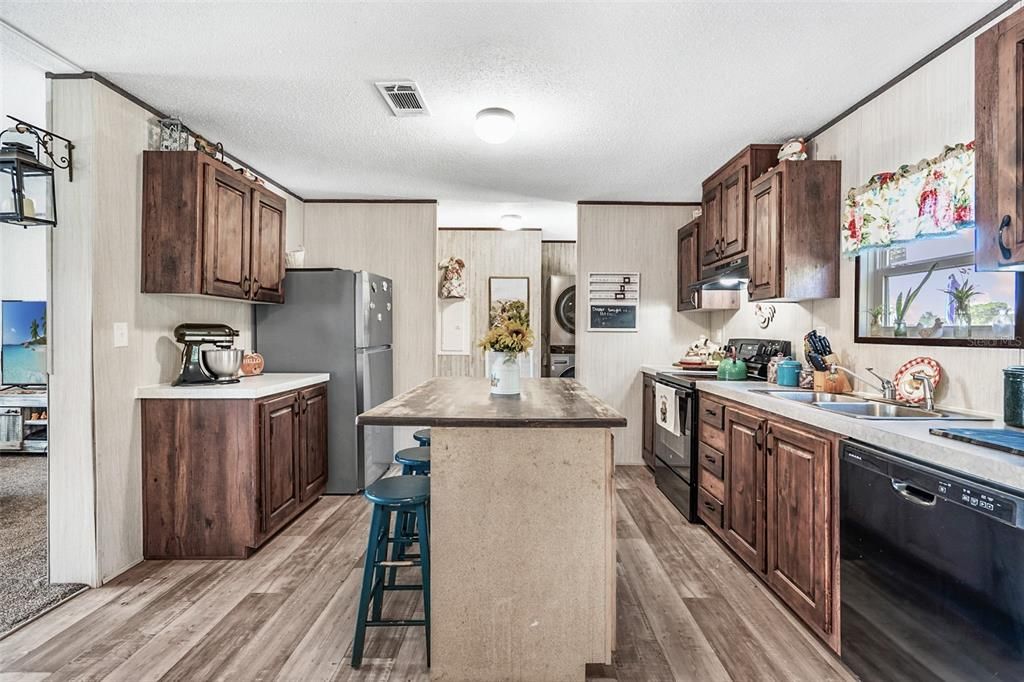 Active With Contract: $280,000 (4 beds, 2 baths, 1560 Square Feet)