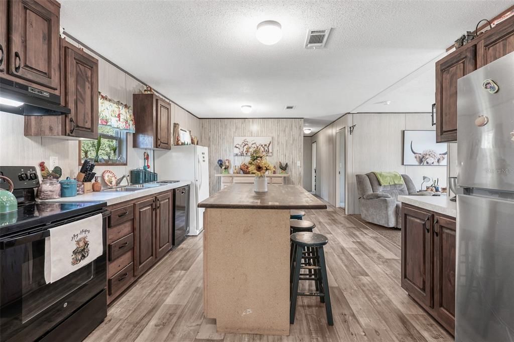 Active With Contract: $280,000 (4 beds, 2 baths, 1560 Square Feet)