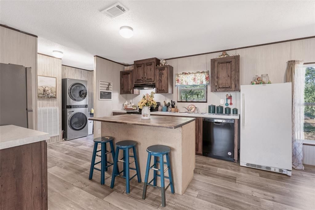 Active With Contract: $280,000 (4 beds, 2 baths, 1560 Square Feet)
