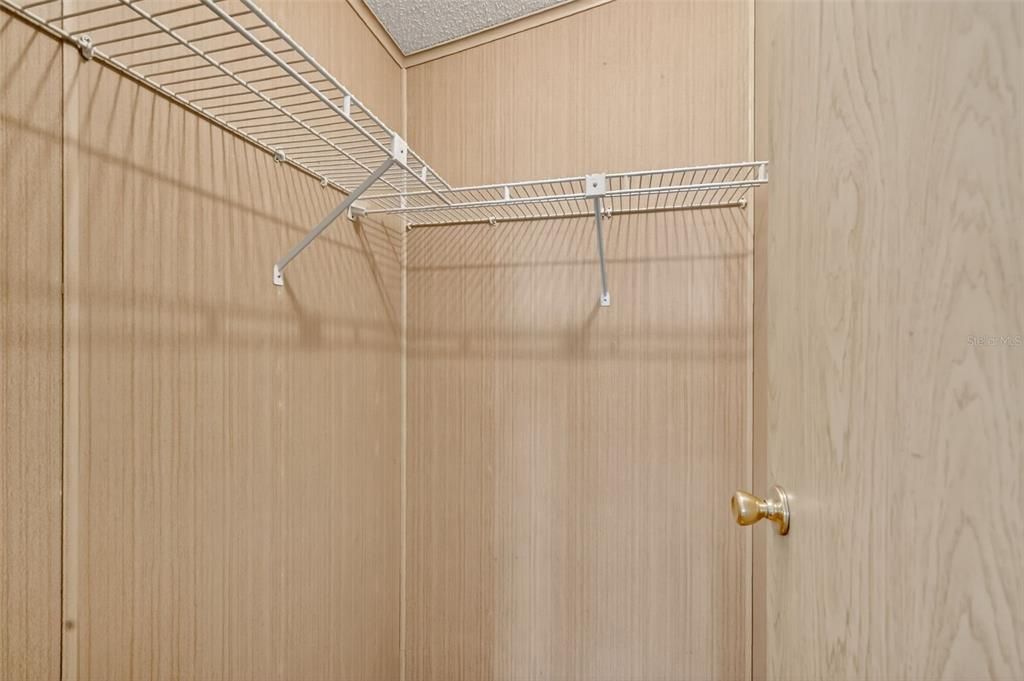 For Sale: $169,900 (2 beds, 1 baths, 936 Square Feet)