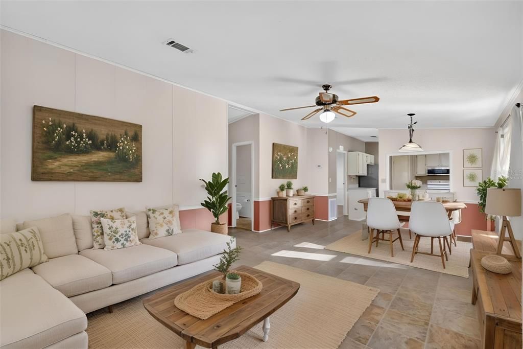 For Sale: $169,900 (2 beds, 1 baths, 936 Square Feet)