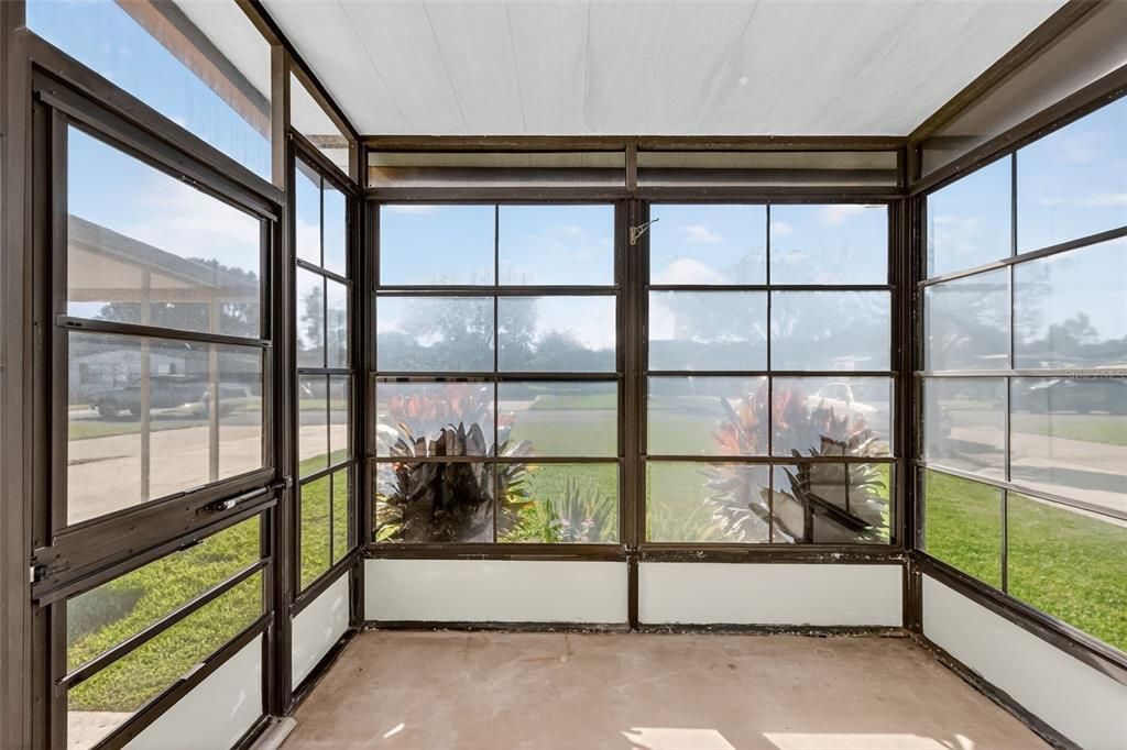 For Sale: $169,900 (2 beds, 1 baths, 936 Square Feet)