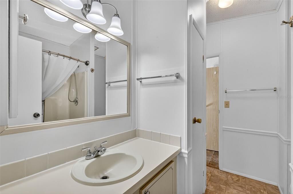 For Sale: $169,900 (2 beds, 1 baths, 936 Square Feet)