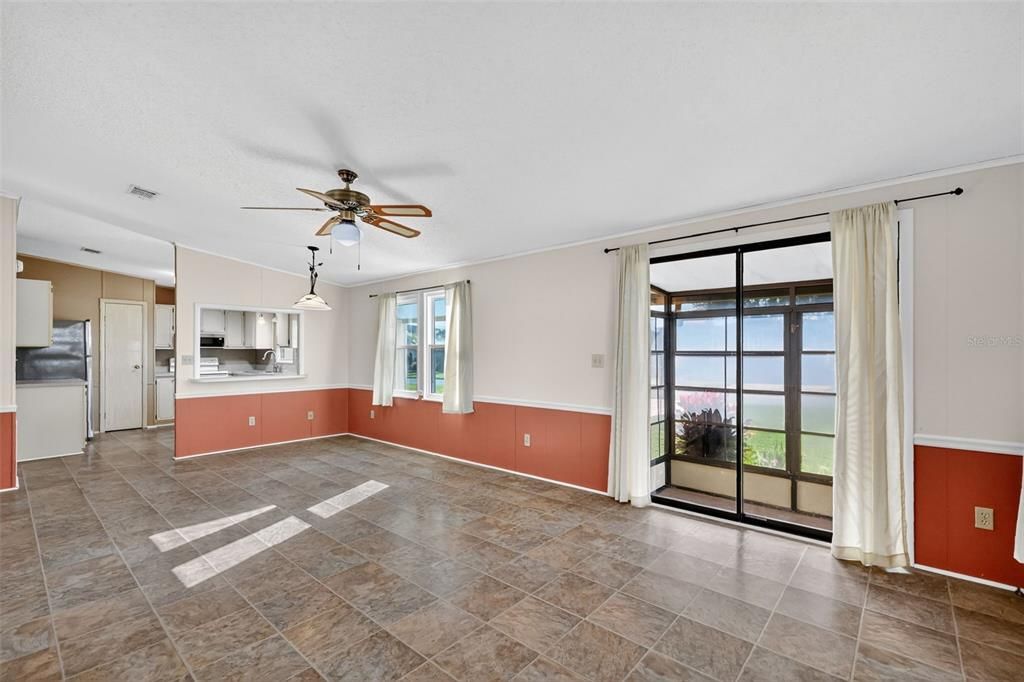 For Sale: $169,900 (2 beds, 1 baths, 936 Square Feet)