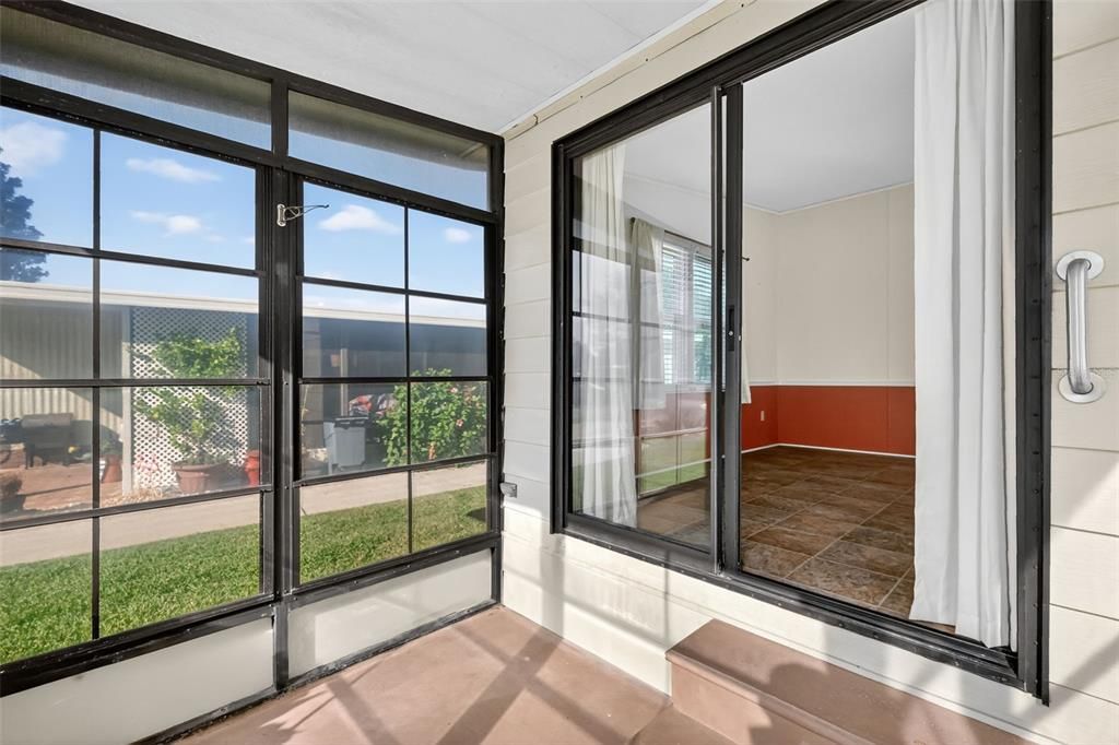 For Sale: $169,900 (2 beds, 1 baths, 936 Square Feet)