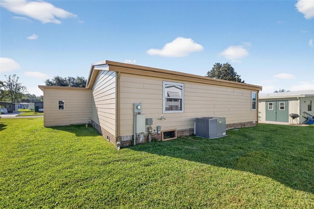 For Sale: $169,900 (2 beds, 1 baths, 936 Square Feet)