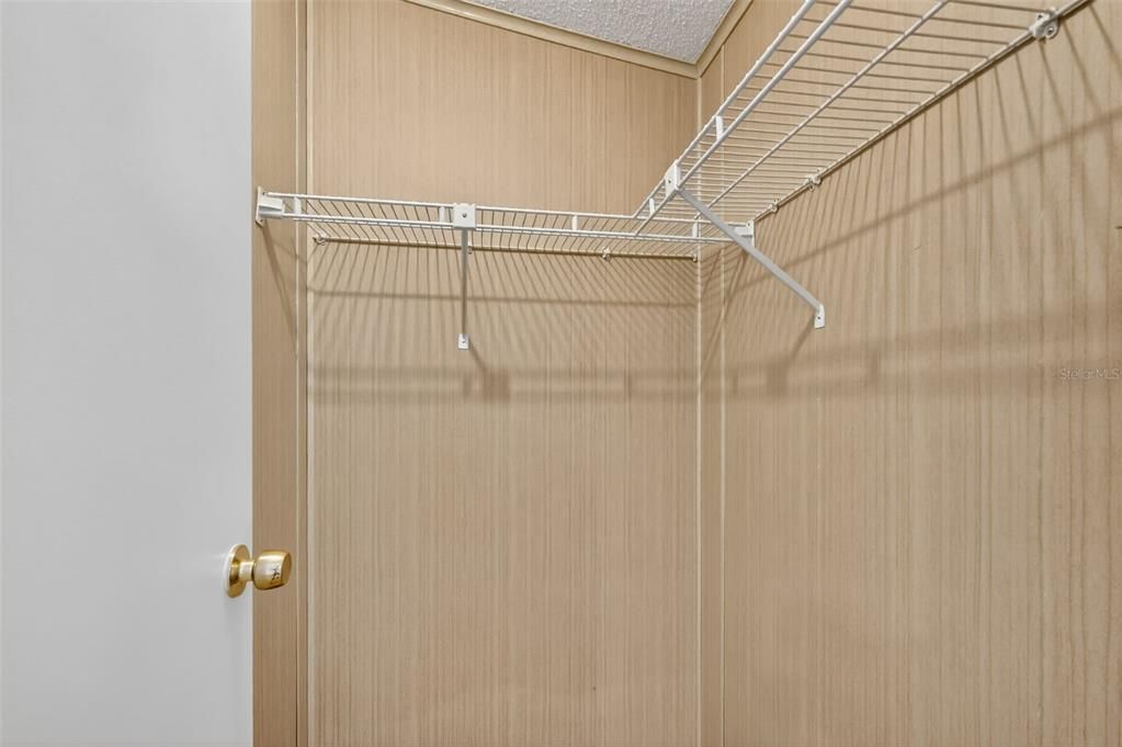 For Sale: $169,900 (2 beds, 1 baths, 936 Square Feet)