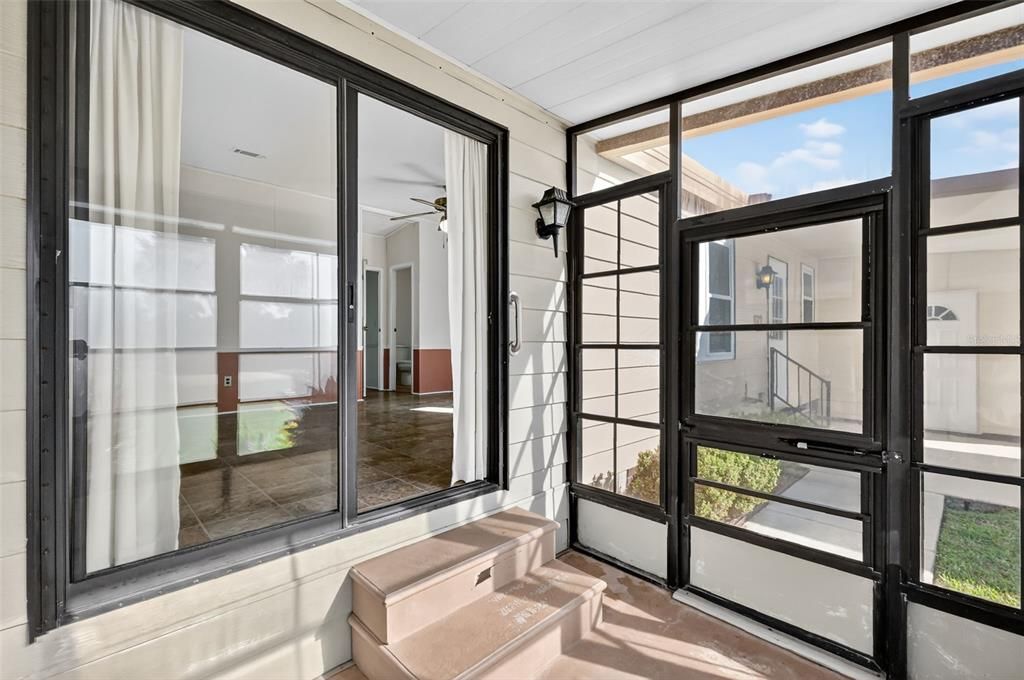 For Sale: $169,900 (2 beds, 1 baths, 936 Square Feet)