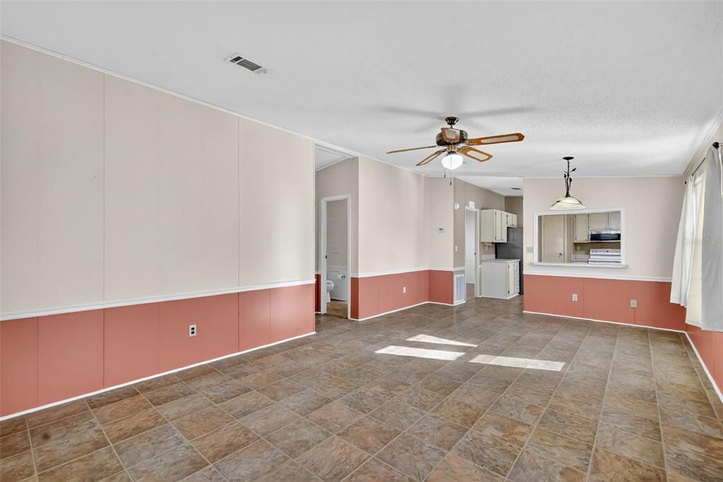 For Sale: $169,900 (2 beds, 1 baths, 936 Square Feet)