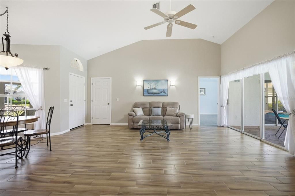 For Sale: $459,000 (2 beds, 2 baths, 1647 Square Feet)