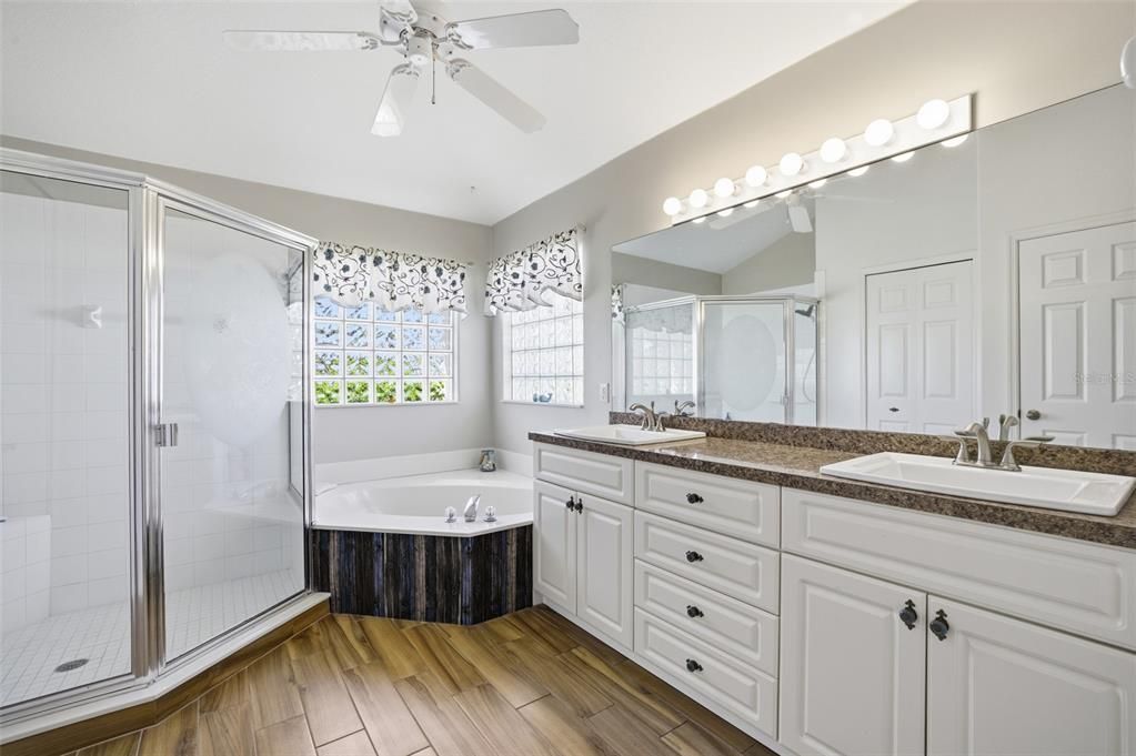 For Sale: $459,000 (2 beds, 2 baths, 1647 Square Feet)