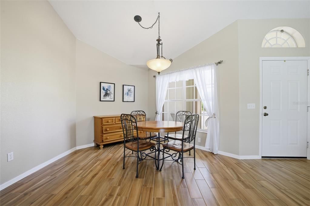 For Sale: $459,000 (2 beds, 2 baths, 1647 Square Feet)