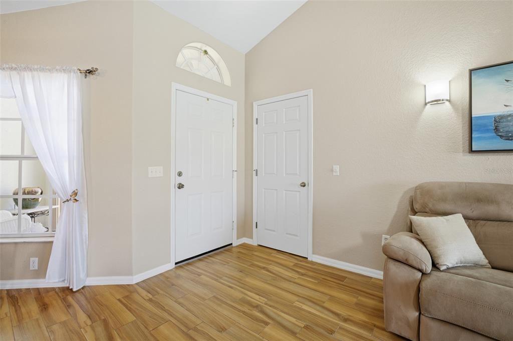 For Sale: $459,000 (2 beds, 2 baths, 1647 Square Feet)