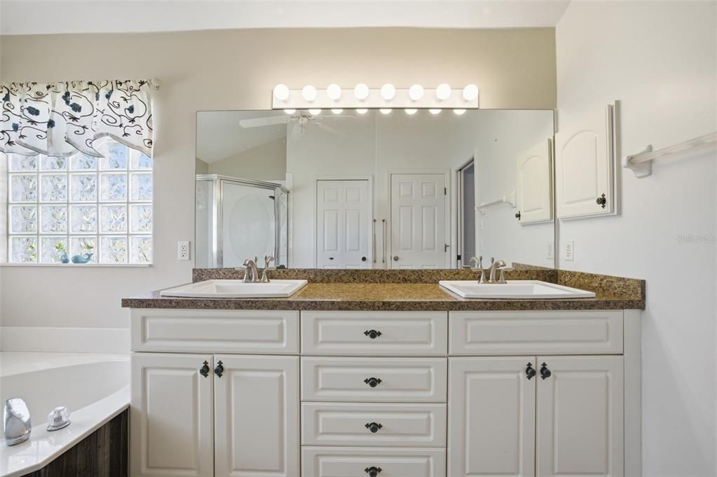 For Sale: $459,000 (2 beds, 2 baths, 1647 Square Feet)