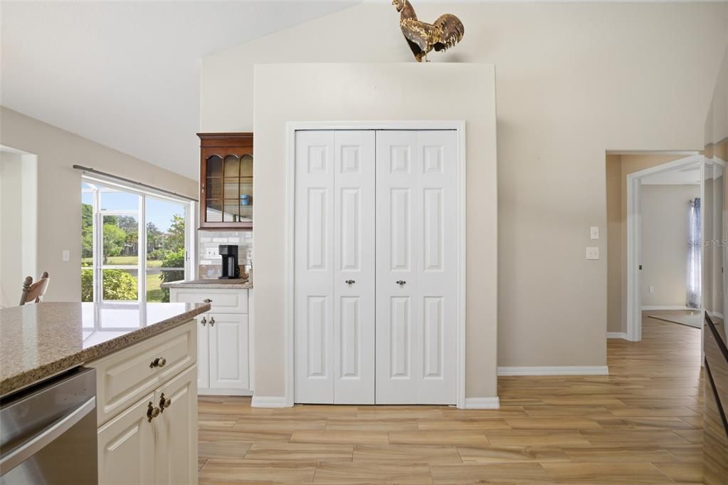 For Sale: $459,000 (2 beds, 2 baths, 1647 Square Feet)